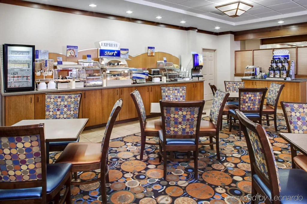 Holiday Inn Express Hotel & Suites Coralville by IHG