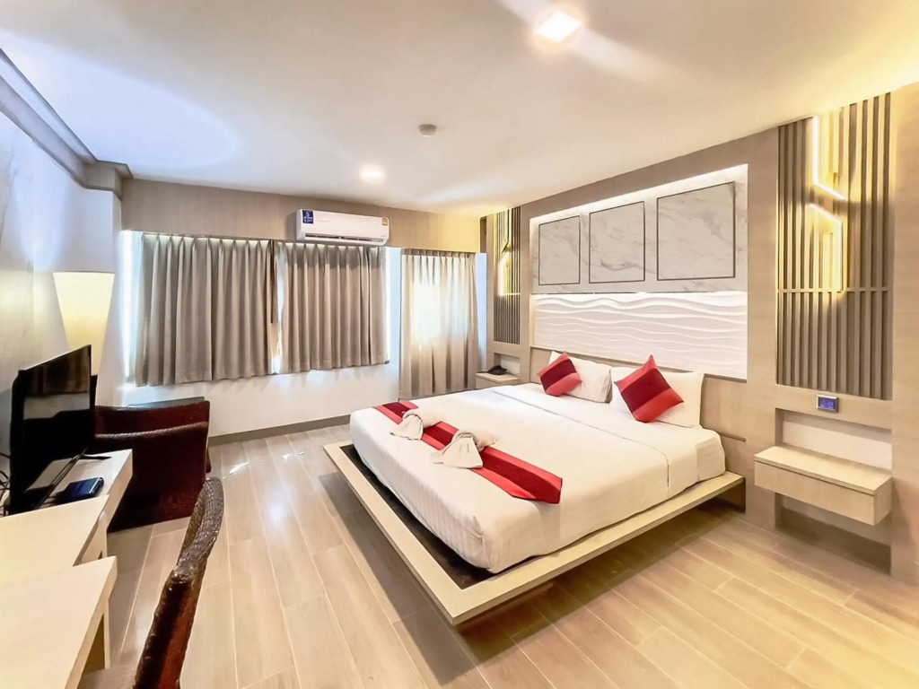 Ruean Phae Royal Park Hotel