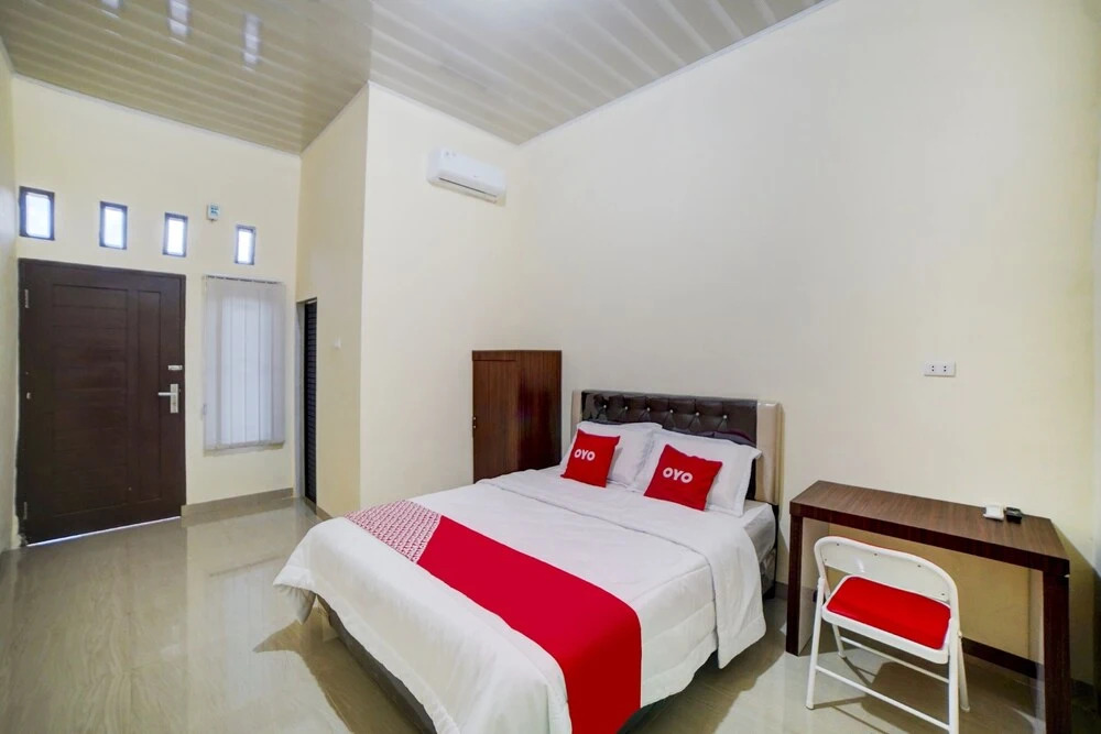 RedDoorz at Shine Guest House Tebing Tinggi