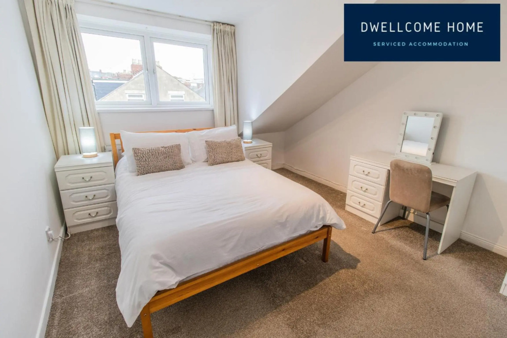 Find "DWELLCOME HOME Ltd" site for 10oo10 assurance from our past guests - HUGE 8 Ensuite Bedroom Townhouse, Fully equipped kitchen & dining room, lounge, 200Mbps broadband, Free Parking, Ideal Contractor & Family Groups, ample free street parking