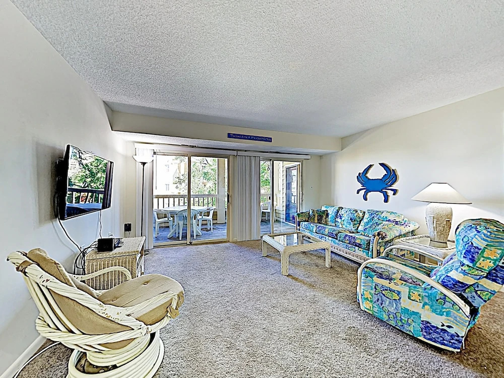 Oceanside Gem W/ Private Deck, Canal Views & Pools 2 Bedroom Condo