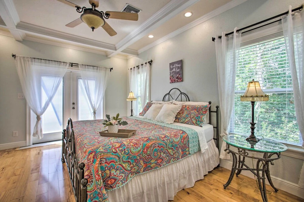 Waveland Family House, 4-minute Drive to the Beach