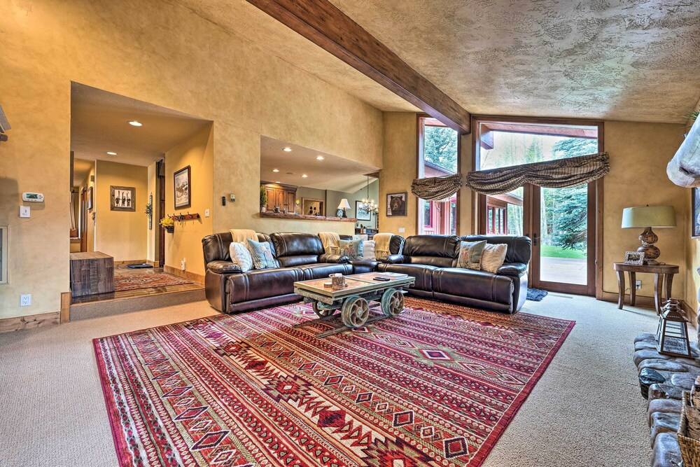 Luxe Sun Valley Retreat w/ Hot Tub, 3 Mi to Resort