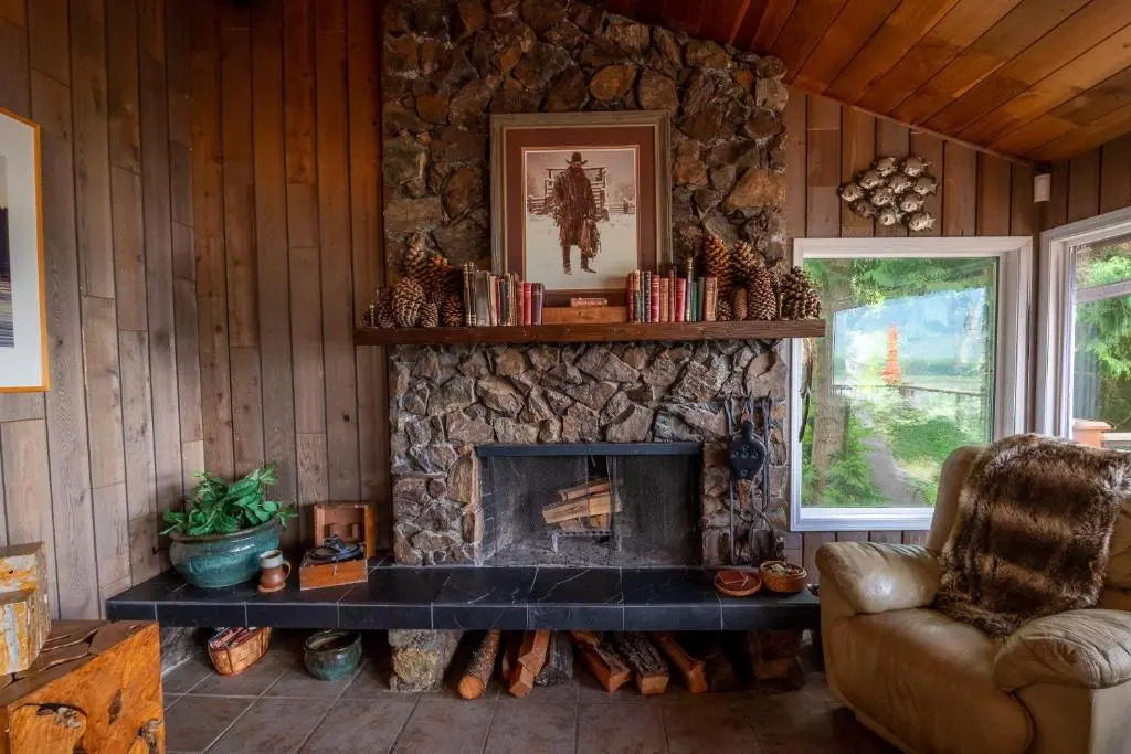 The Fraser Rivers Edge B&B Lodge