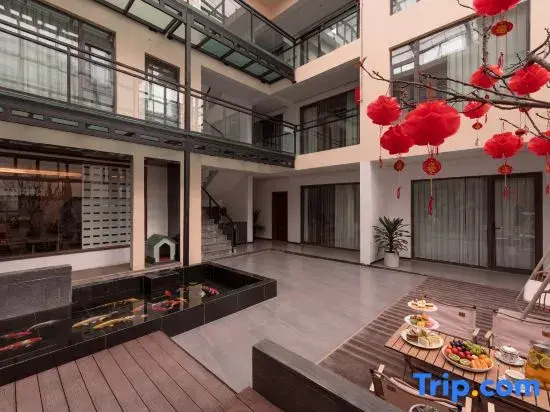Shangri-La Xinjiuyi Homestay