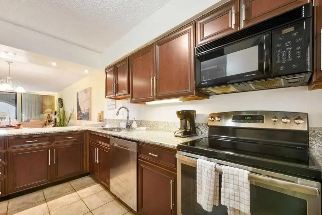Hibiscus 303-D, 2 Bedrooms, Ocean View, Pool Access, Sleeps 5