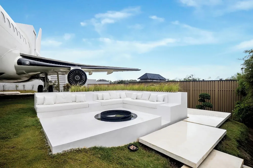 Private Jet Villa
