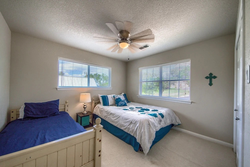 Tranquility By The Shore Cl1105b 4 Bedroom Home by RedAwning