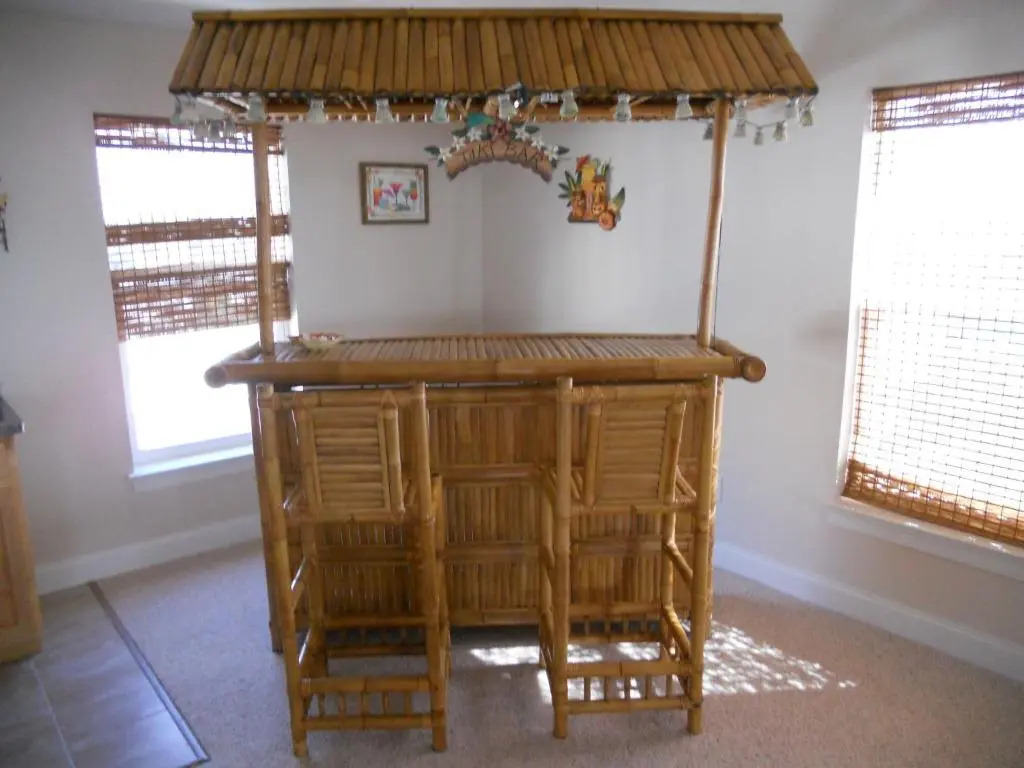 Large Beach House with Great Oceanviews, Game Room, Swimming pool