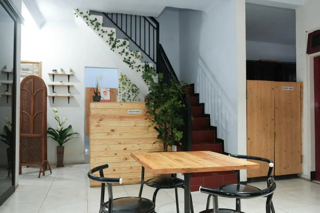 Oyo 1380 Velodrome Family House