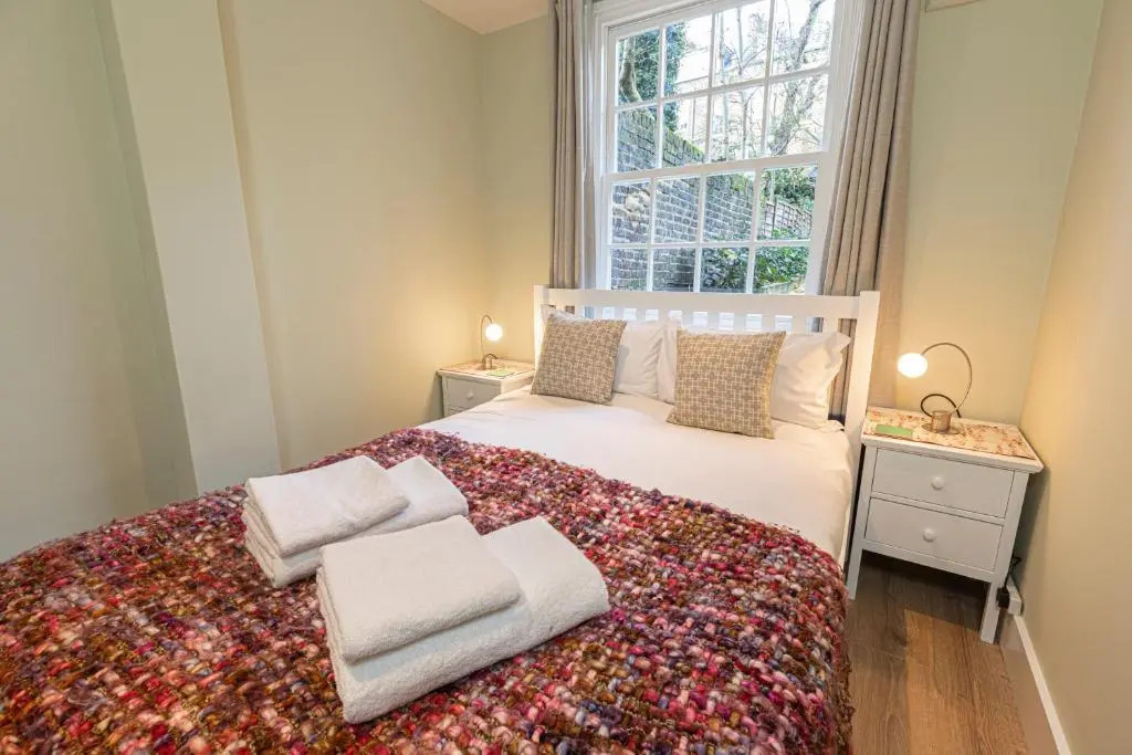 Charming 2 bed with garden in Notting Hill