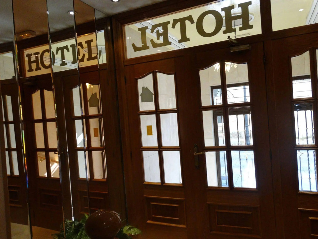Le Petit Hotel