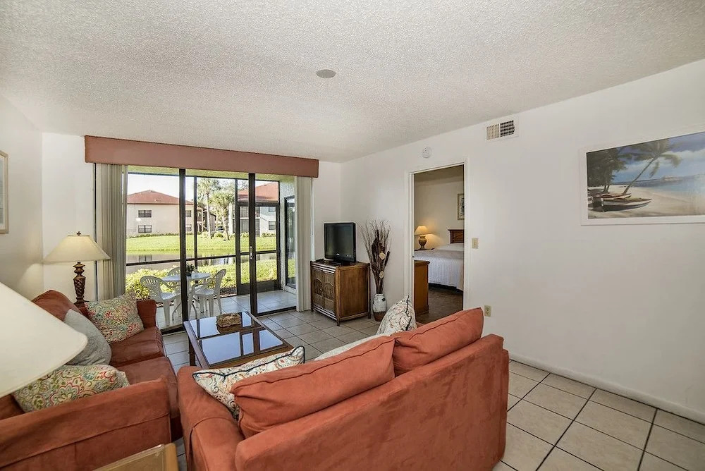 Shorewalk lakeview condo close to IMG