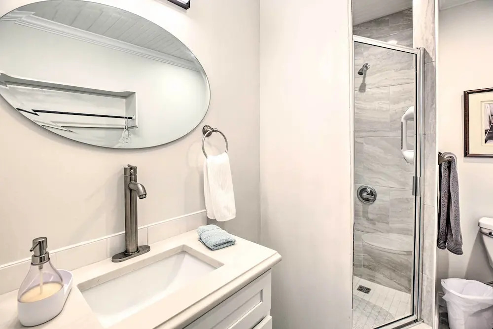 Updated Williamstown Apartment With Kitchen!