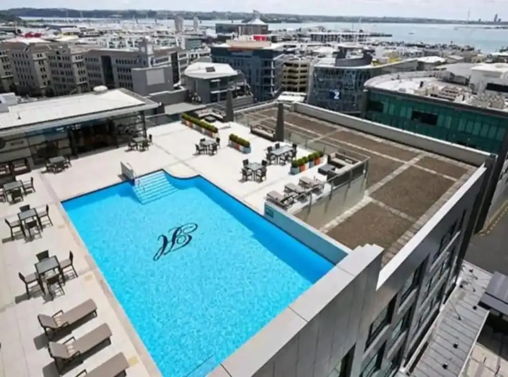 Lovely Bright Apt w/ Pool and Gym by Zodiak Stays