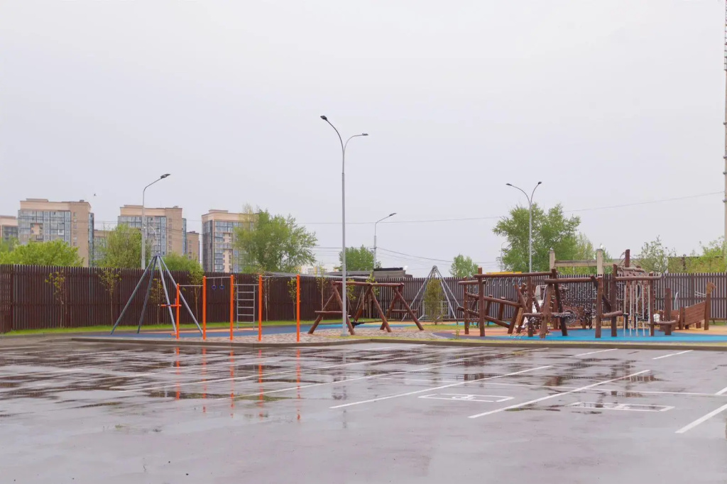 Саквояж на улице Авиаторов 3