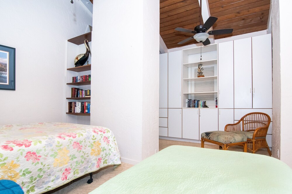 Papakea A403 3 Bedroom Condo by RedAwning