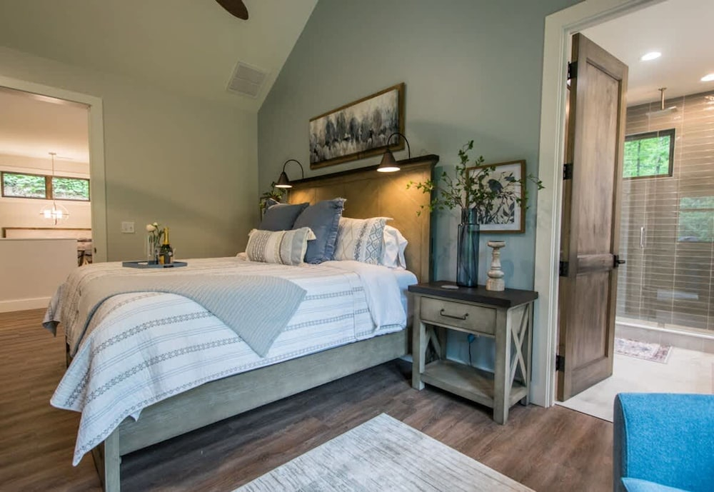 Epic 5BR w Double Living Areas On Lake Lure