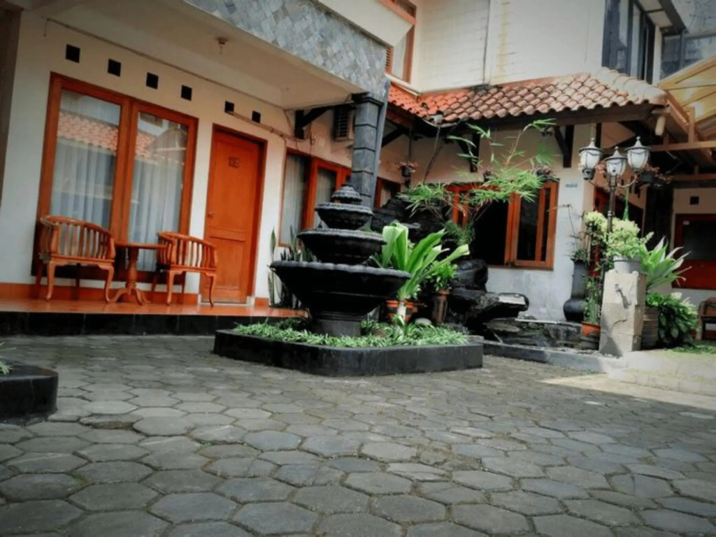 Wisma Puri Larasati Hotel