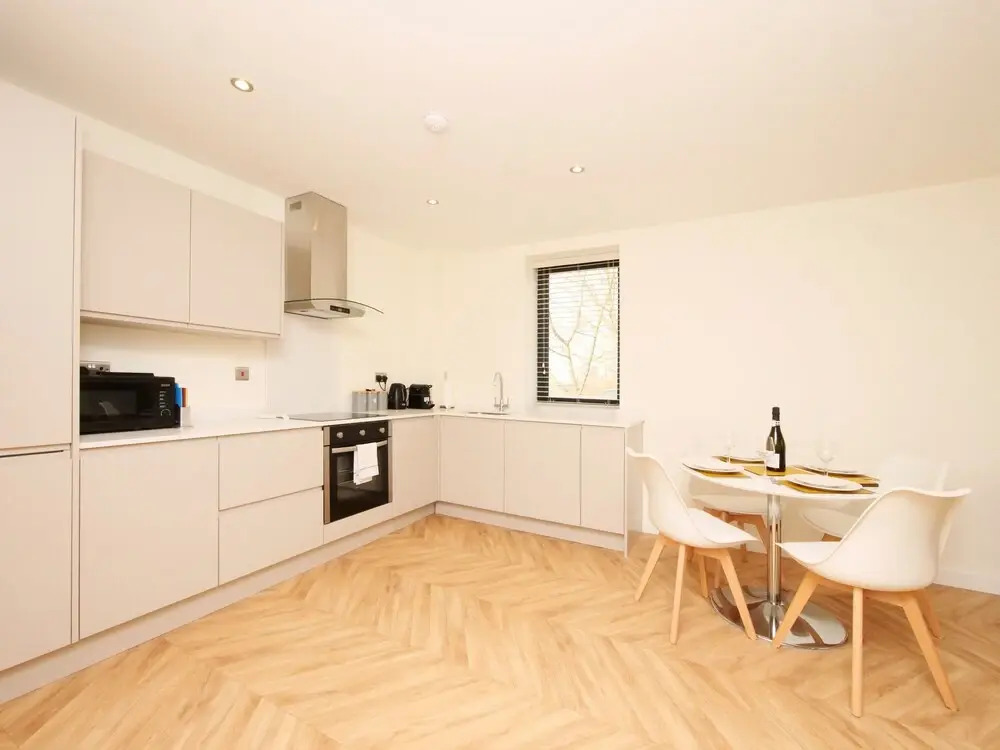 Modern Spacious 2 Bedroom Apartment