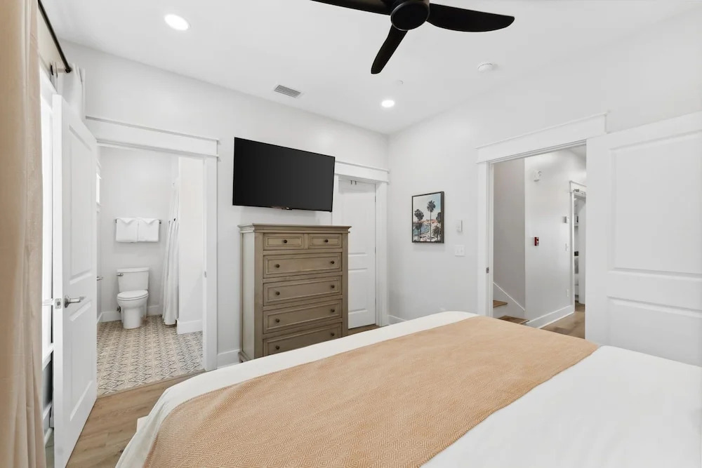 Grand Retreat I! 4BR 5BA Sleeps 15! Private Pool! Luxury and Comfort Await!