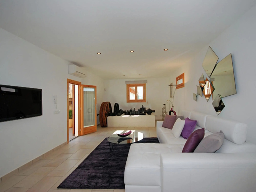 Modern Holiday Home With Private Swimming Pool