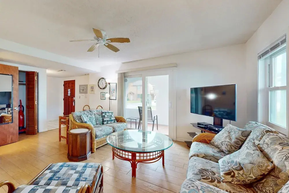Spacious Seaside Cottage w/ Sunroom 1-minute Walk to Vilano Beach