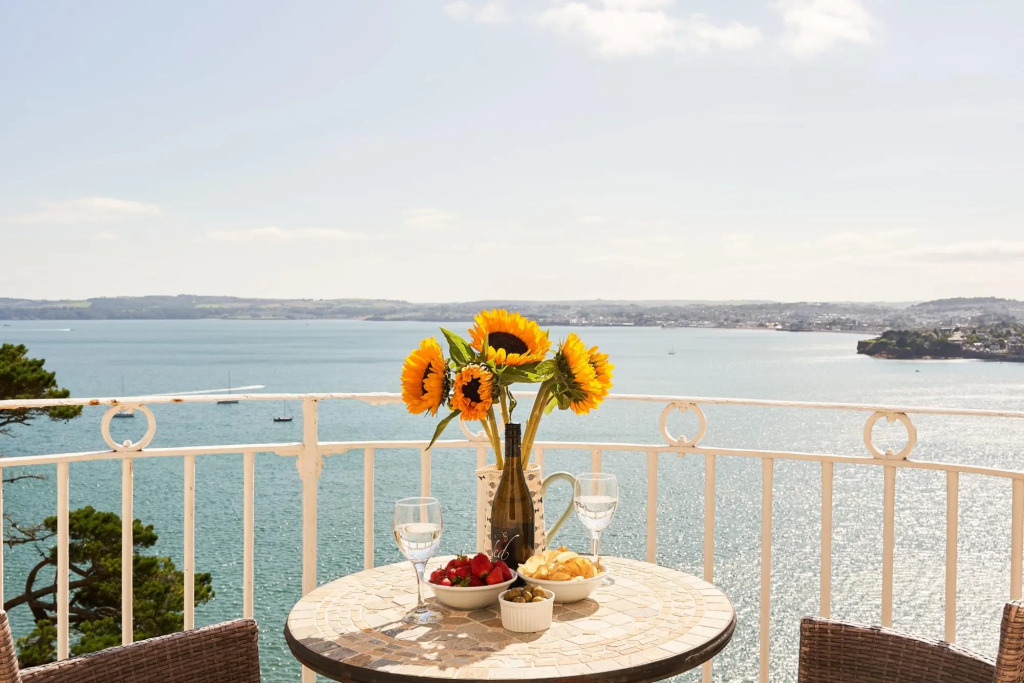 The Maidencombe Studio - Comfortable Couples Retreat with Stunning Coastal Views