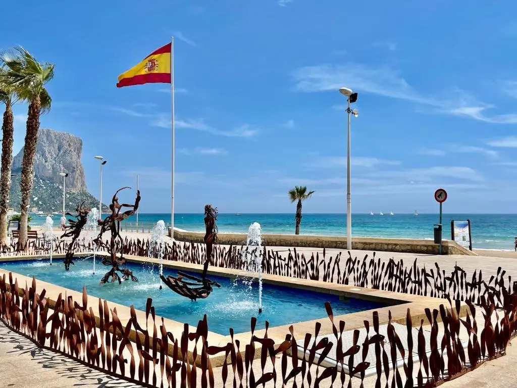CANARIO Céntrico y a solo 50 metros de la playa