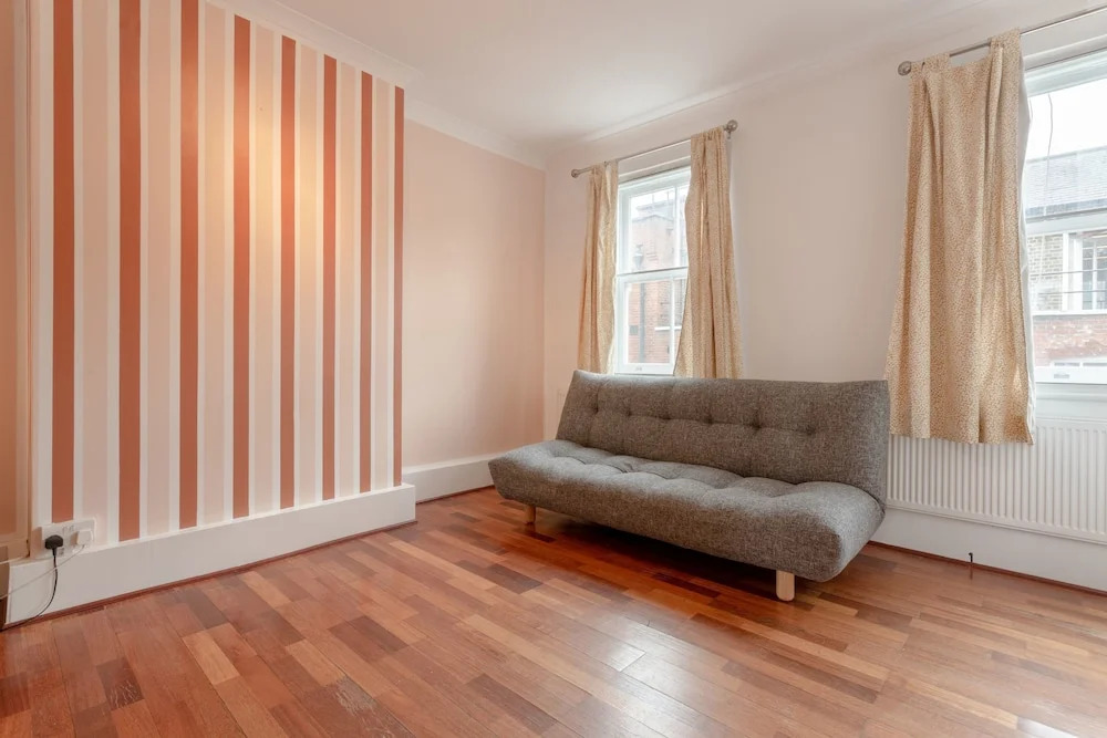 Spacious 3 Bedroom Flat in Covent Garden