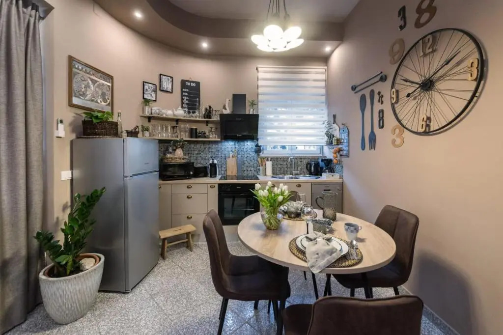 Deluxe Apartment No.8