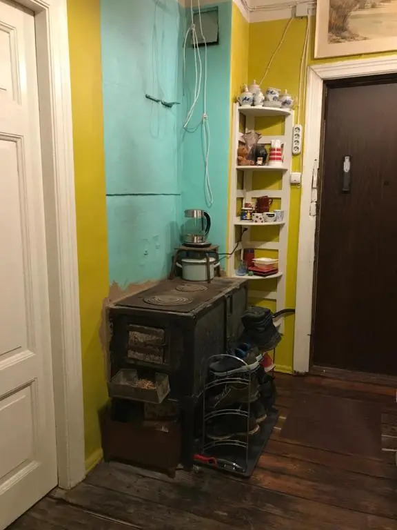 Cozy condo for up to 3 travellers, with kitchen and bath