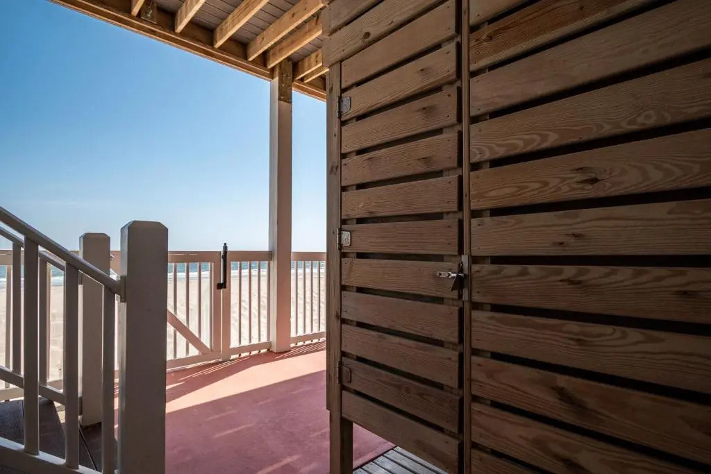 The Salty Dog by Oak Island Accommodations