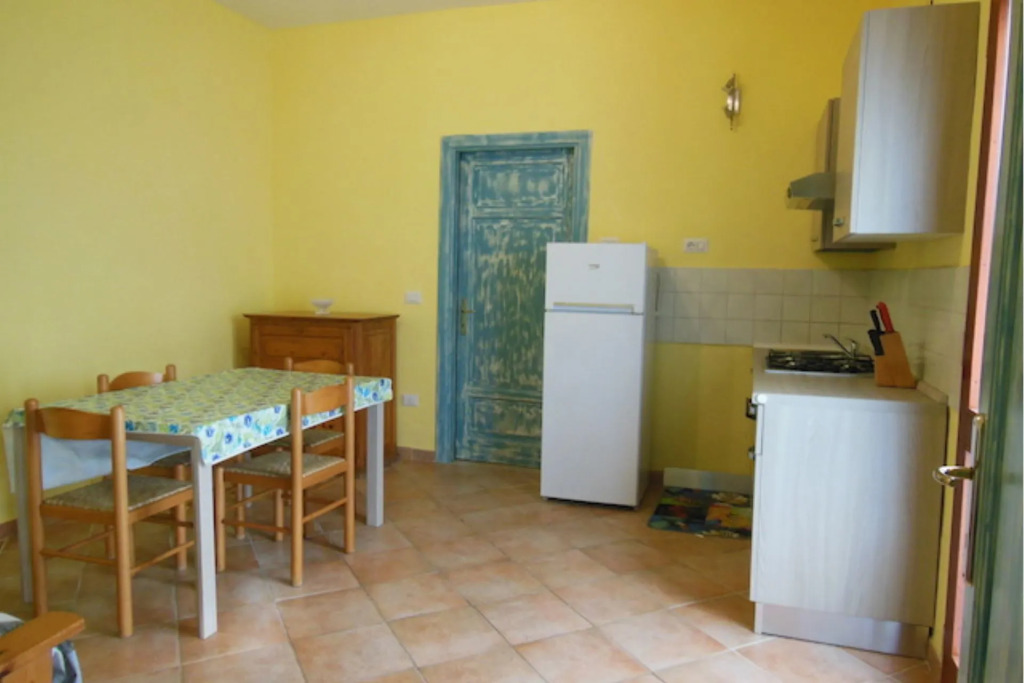 Ground floor apartment with private entrance just 5 minutes walk from the beach-Tirreno 2