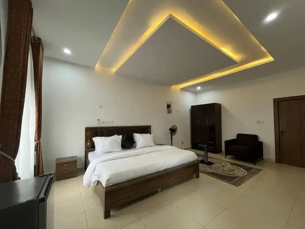 Bristol 9 Hotel