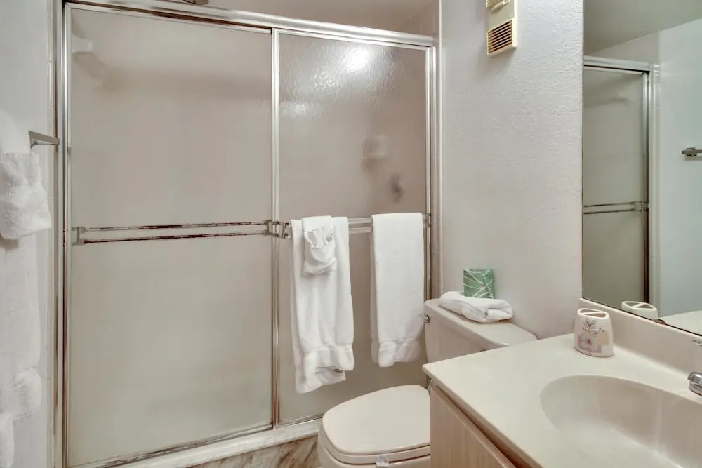 Land's End 206 Building 7 Corner Condo/3tvs/new Flooring!