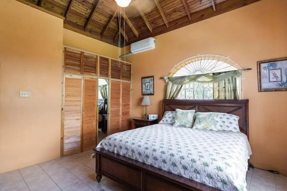 Yanceylargo Estate - Newly Renovated 3 Br Villa W Gorgeous Mountain Views 3 Bedroom Villa by RedAwning