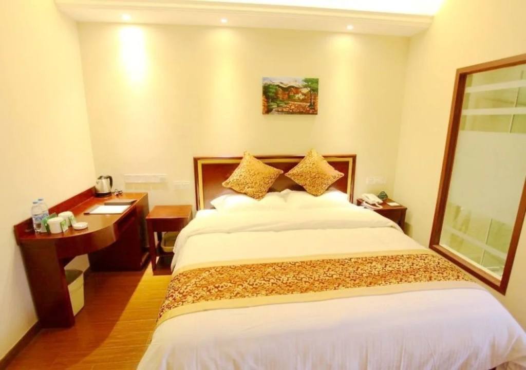 Green Tree Inn Smart Selection Hotel (Shanghai Hongqiao Road Metro Station)