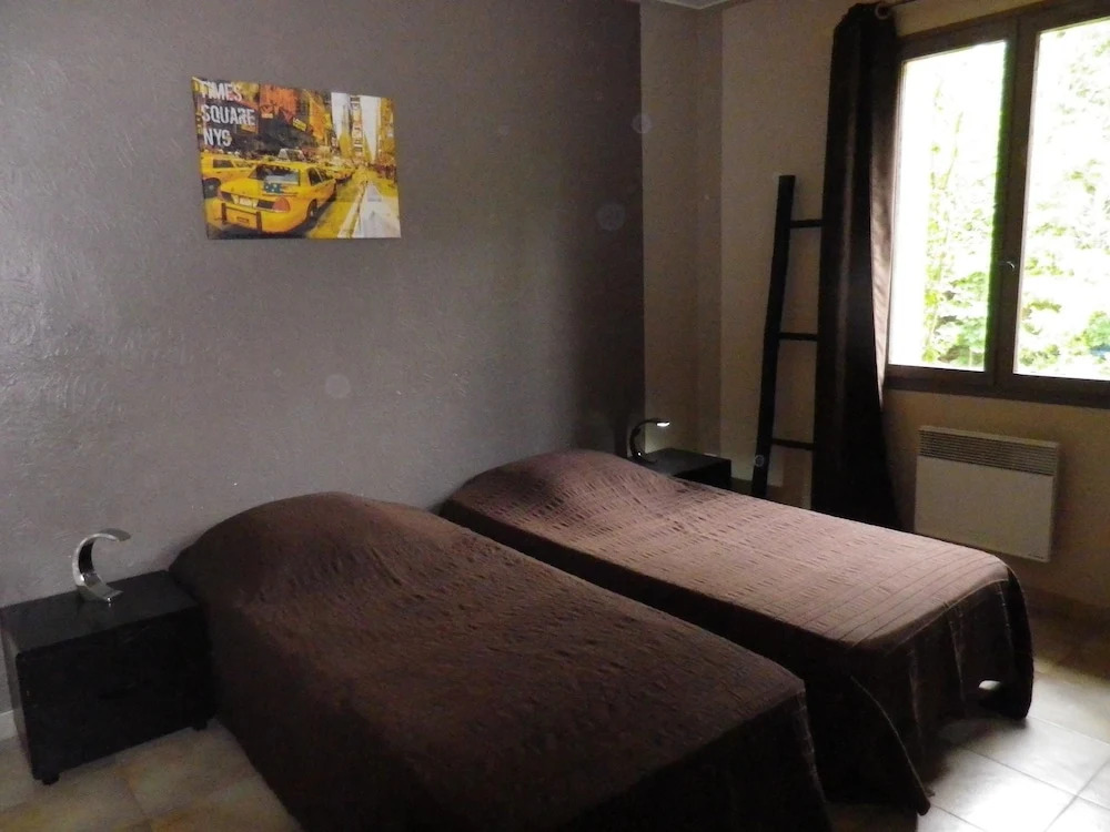 Villa With 3 Bedrooms in Taillades, With Wonderful Mountain View, Priv