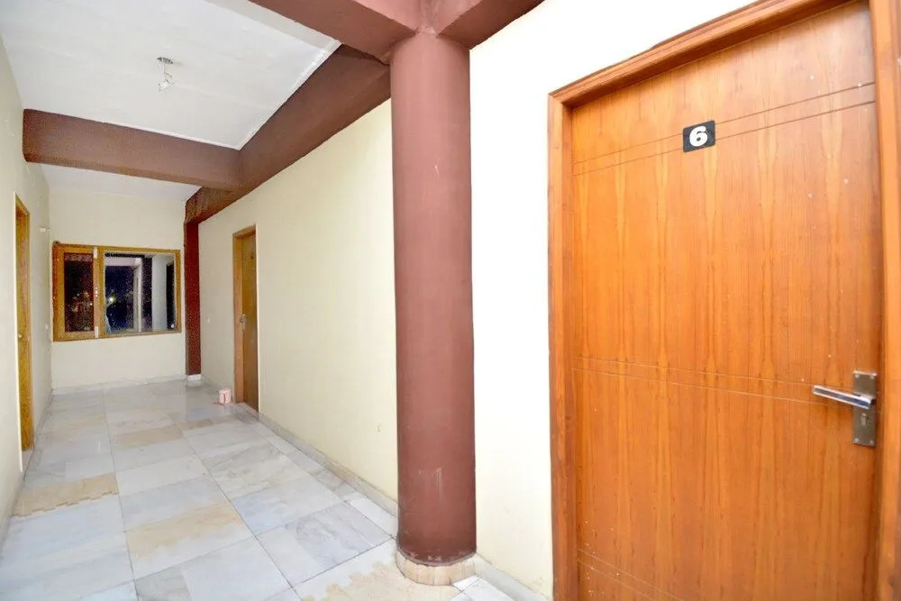 OYO 42769 Vij Guest House