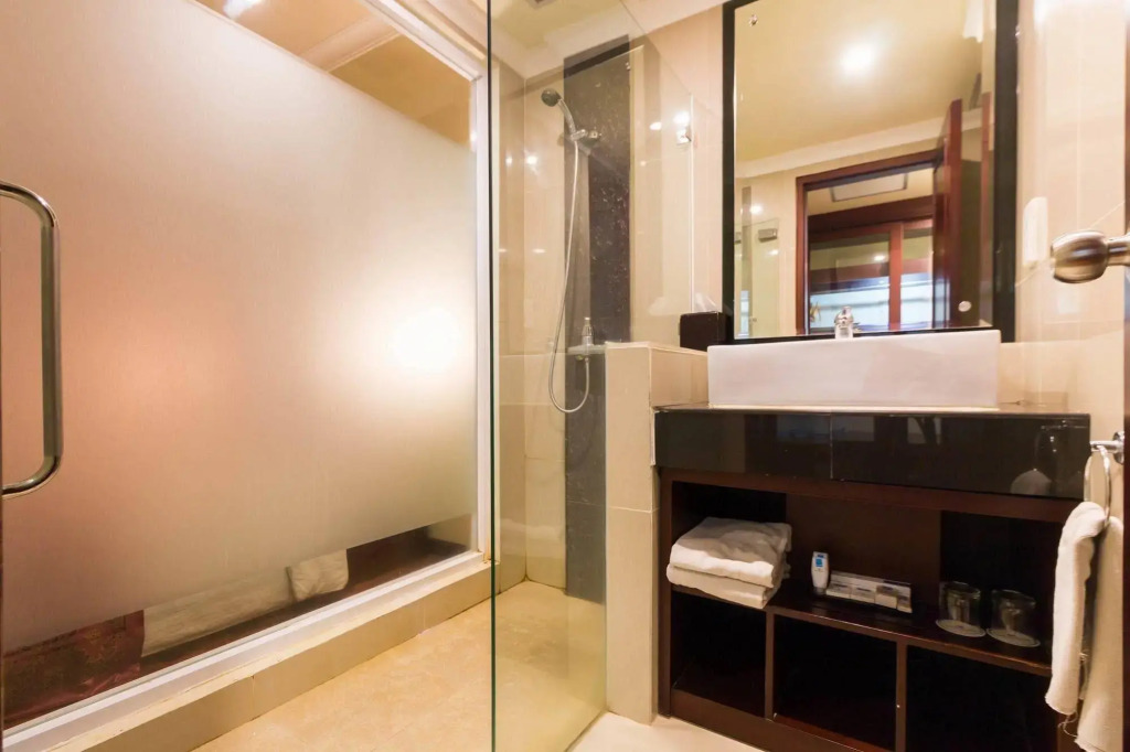 Twin Plaza Hotel