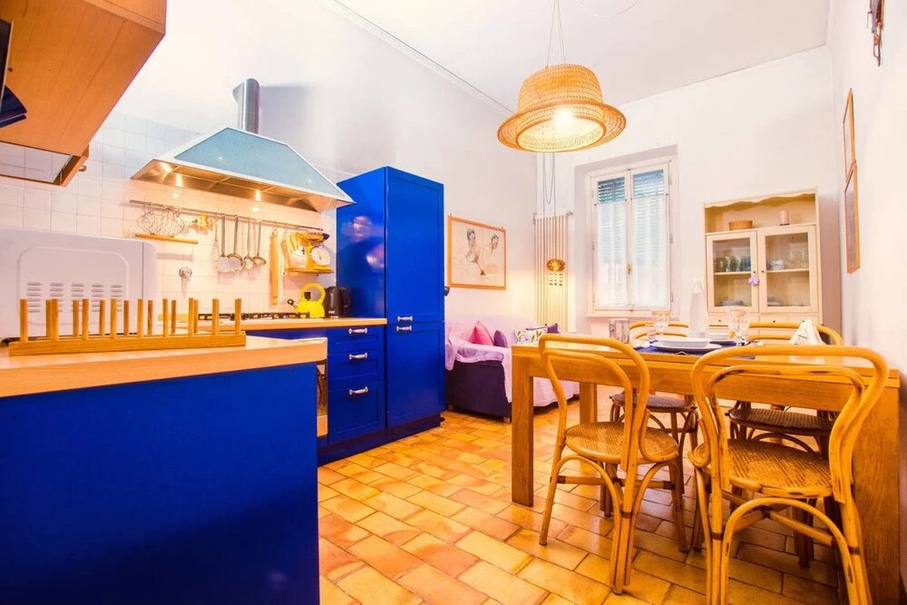 Colorful 2 bed Apartment Close to Vatican