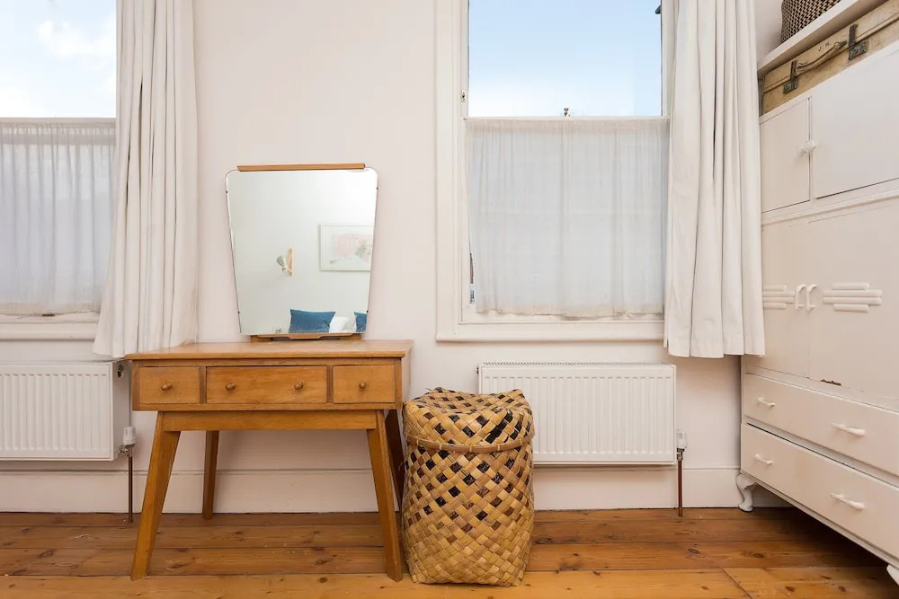 3 Bedroom Home in East London Accommodates 7