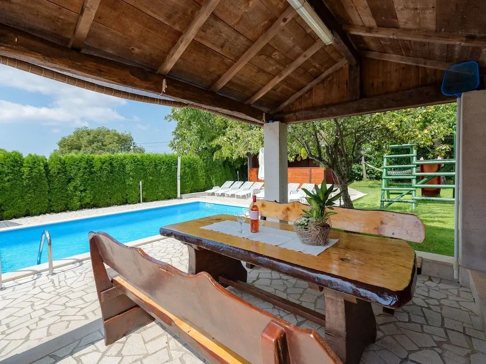 Villa in Bak i with Pool and Playground