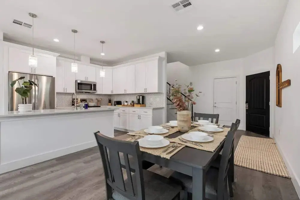 Modern 3BR Family Retreat in Downtown Houston