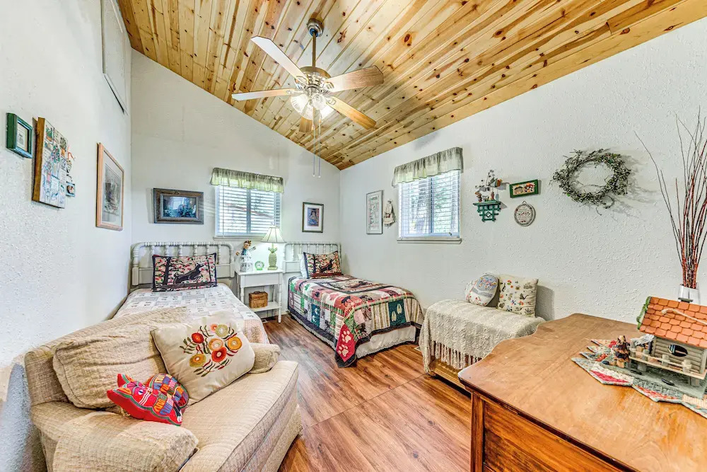 7 Mi to Ruidoso Winter Park: Quiet Cabin w/ Deck