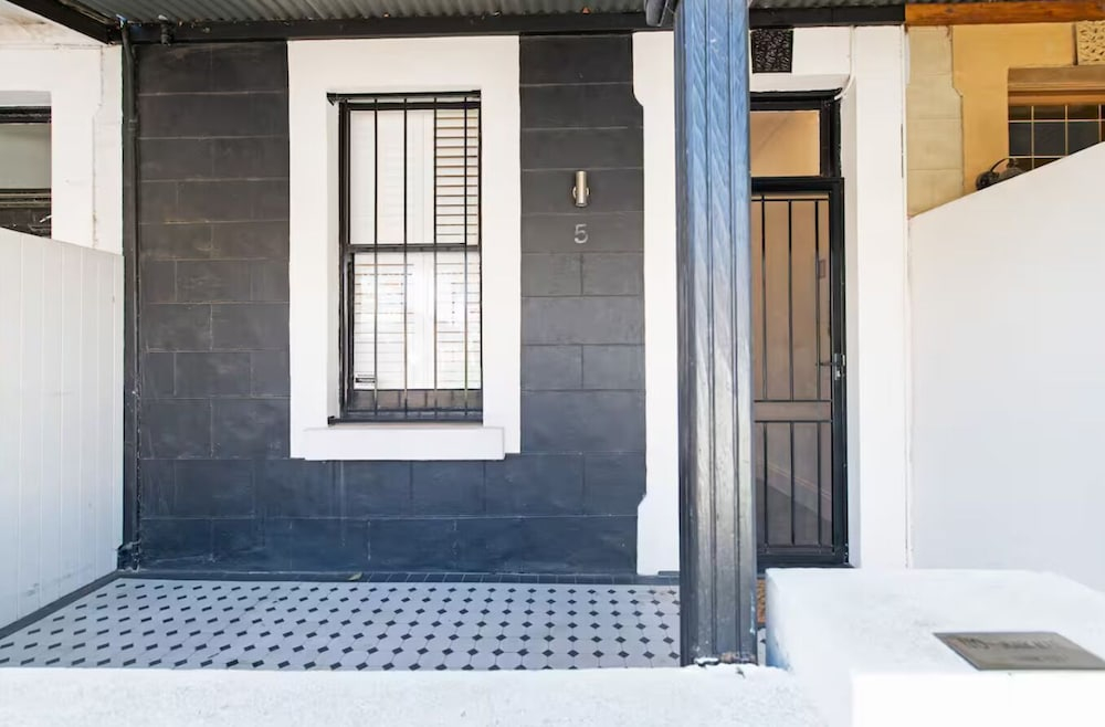 Lovely & Spacious 2-BR home in Norwood