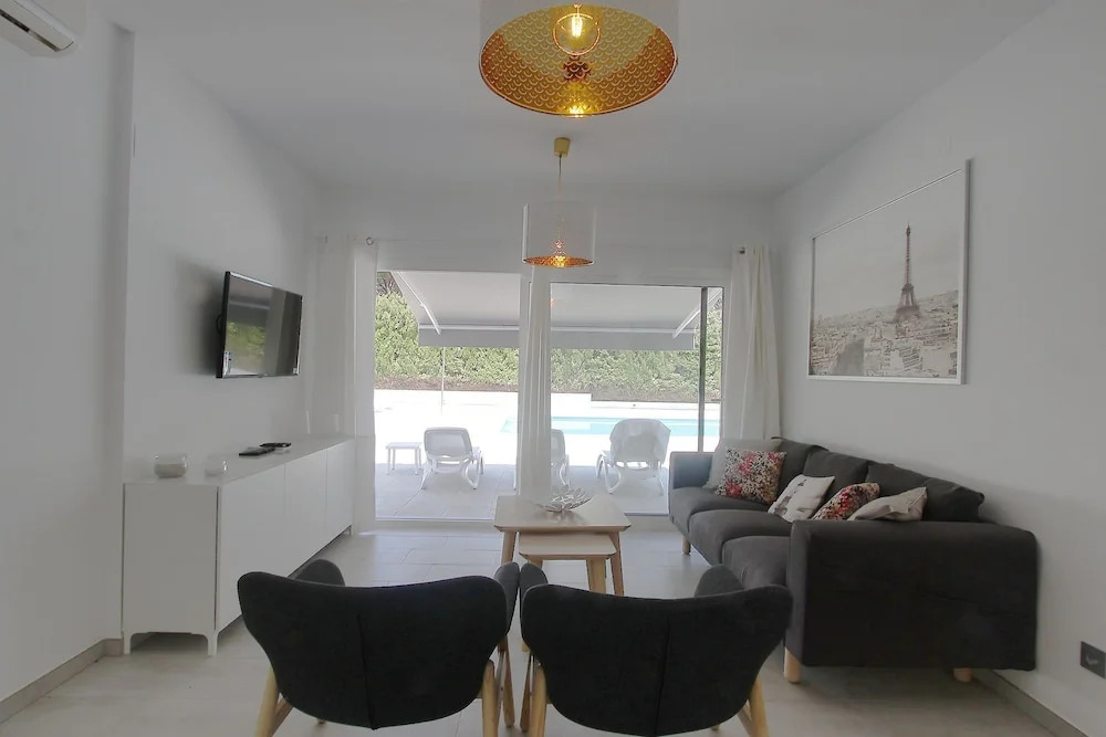 1521 Brand New Modern Apartment 100 Meters Beach 12X6 Pool Chillout