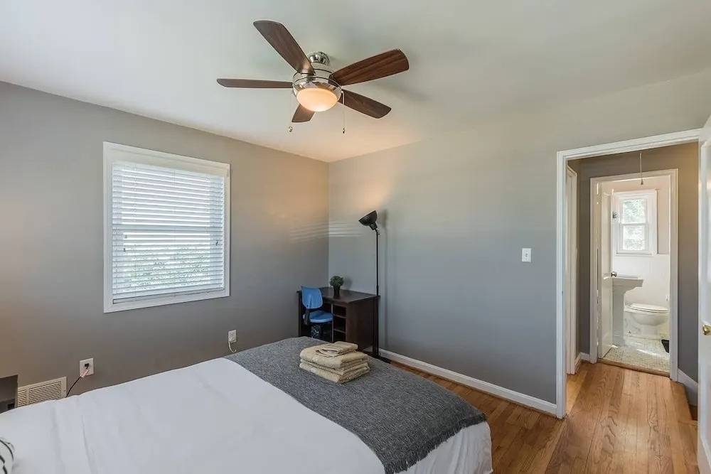 Luxurious 3br 2ba Townhouse with cozy backyard