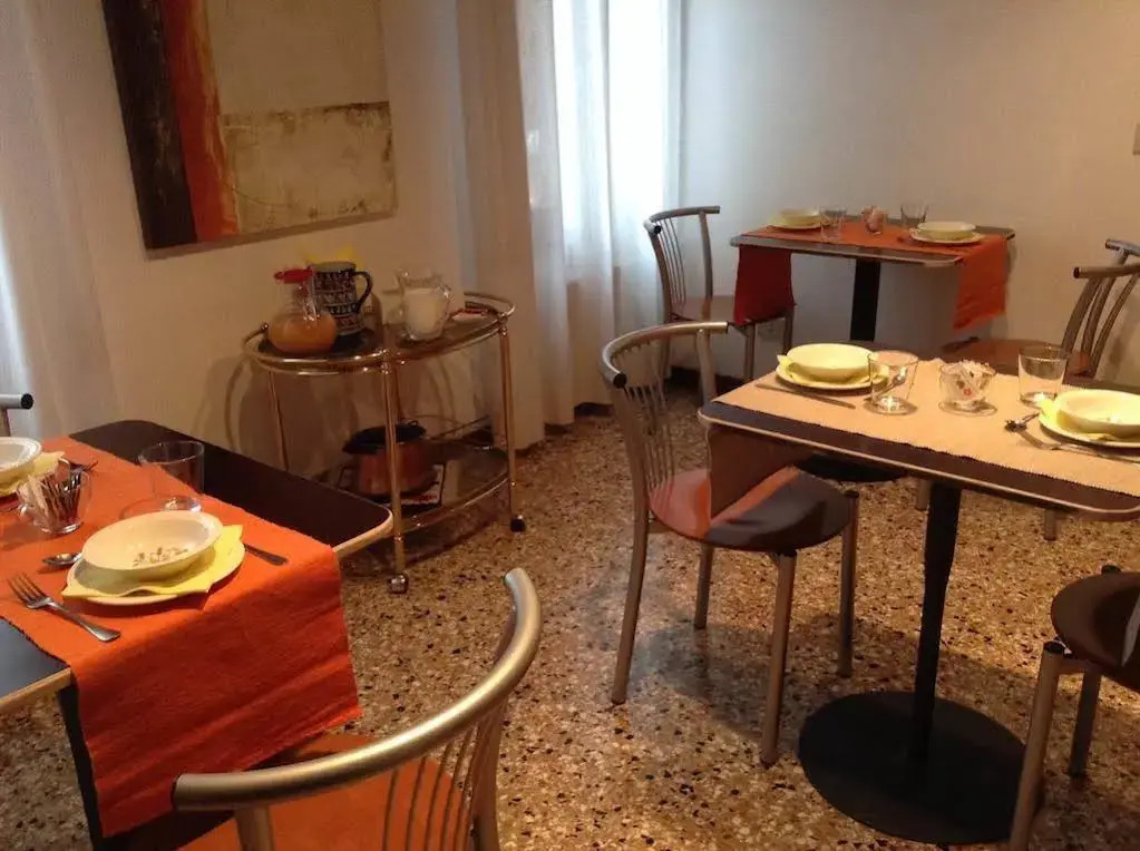Venice and Venice Apartments - private rooms in shared apartment